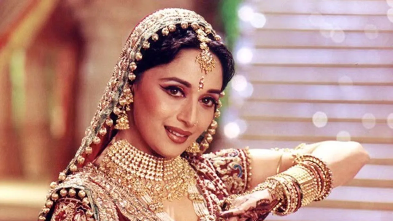 टास्कमास्टर है भंसाली....  माधुरी दीक्षित ने काम करने के अनुभव पर की बात, देवदास को बताया विजुअली रिच और क्लासिक्स 