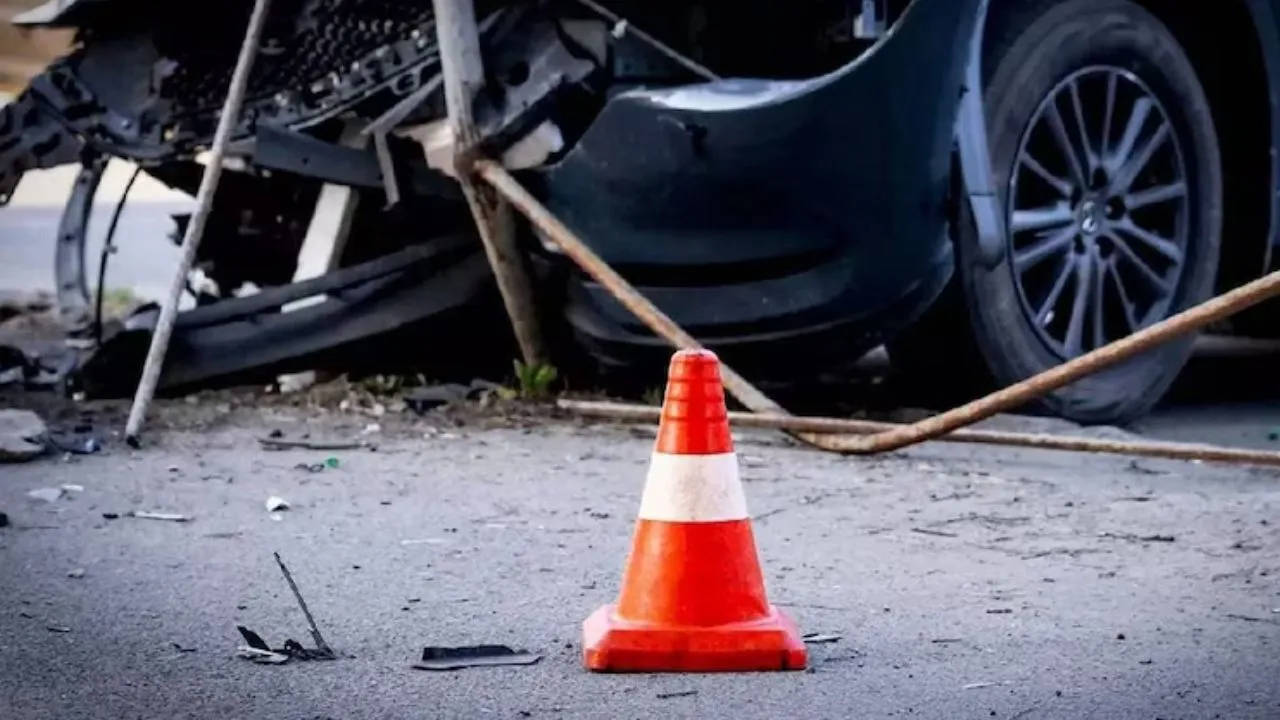 महराजगंज में पुलिस वाहन हुई हादसे का शिकार:   इंस्पेक्टर की मौत, 5 अन्य पुलिसकर्मी जख्मी 