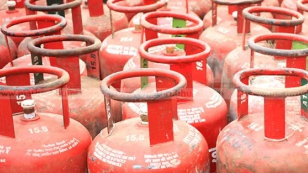 होली से पहले बढ़ी गैस सिलेंडर की वेटिंग: डिलीवरी में लग रहा एक हफ्ता, कालाबाजारी पर रोक नहीं 