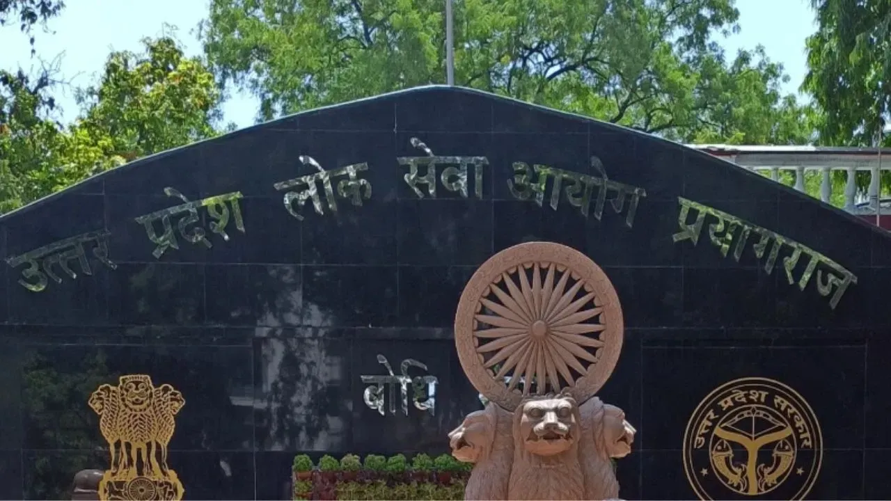 यूपीपीएससी 2026 परीक्षा तिथि और एआरओ टाइपिंग टेस्ट को लेकर छात्रों का प्रदर्शन 