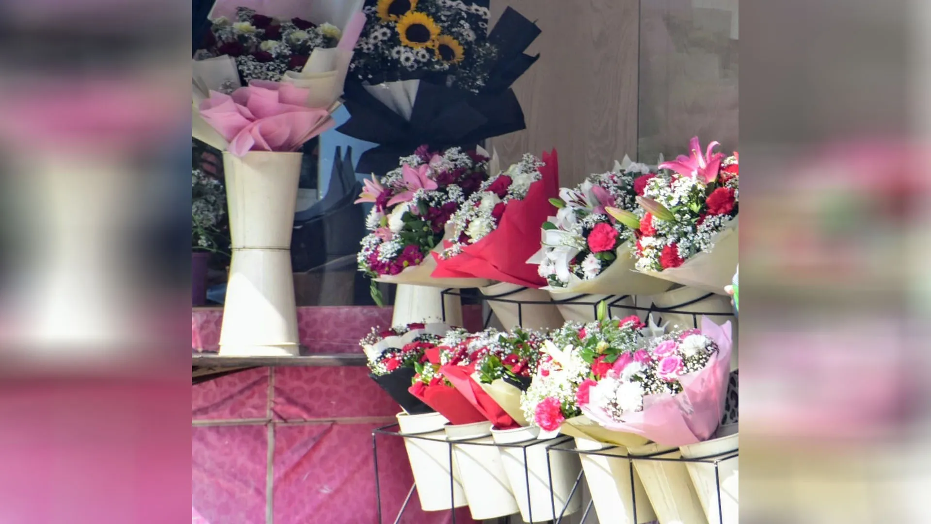 UP: वेलेंटाइन वीक की दस्तक, फिजा में घुलने लगा मोहब्बत का रंग