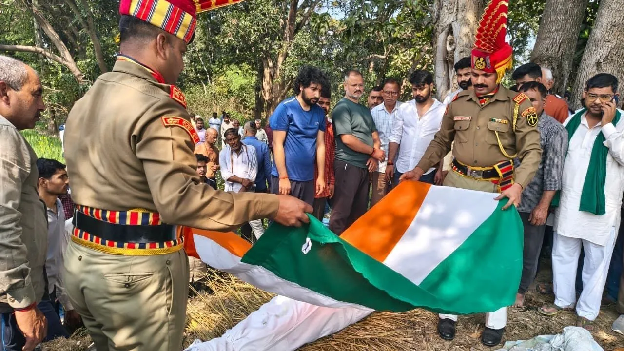 बाराबंकी : BSF कमांडेंट को नम आंखों से दी गई विदाई