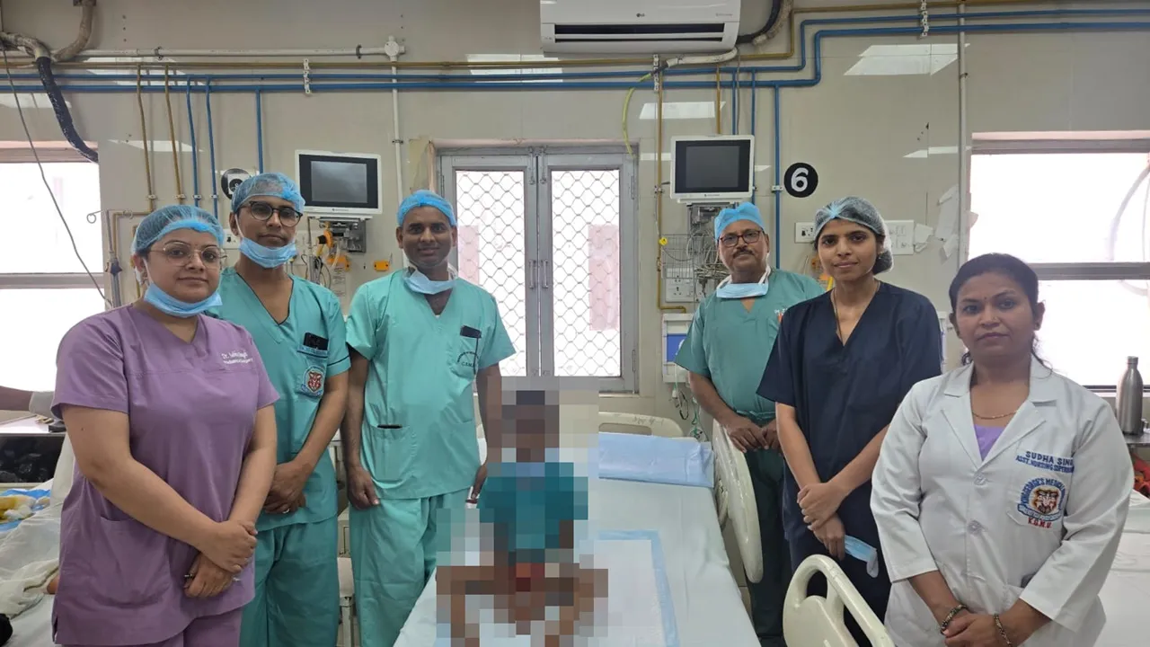  लखनऊ : रोबोटिक तकनीक से सात वर्षीय बच्चे की हुई सफल सर्जरी, सूजन की समस्या से मिली निजात 
