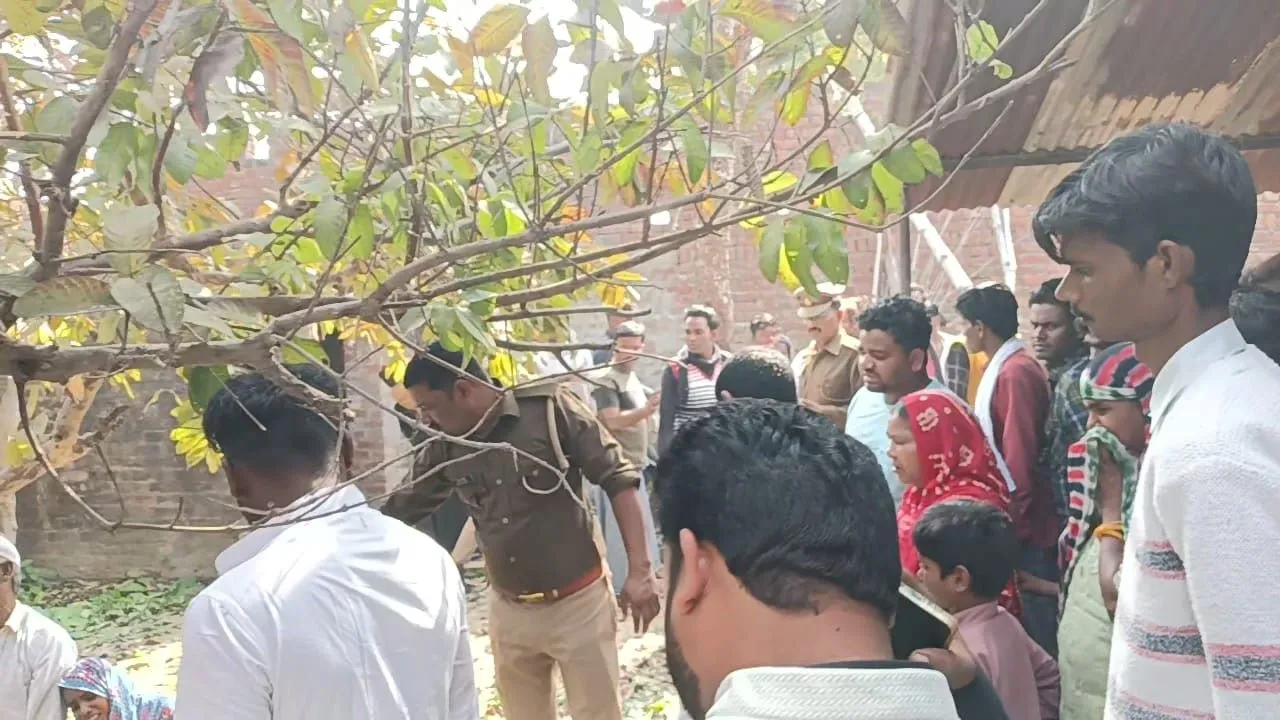 प्रेम कहानी का खौफनाक अंत : संदिग्ध हालात में पेड़ से लटके मिले प्रेमी युगल, शादी को तैयार नहीं थे परिजन