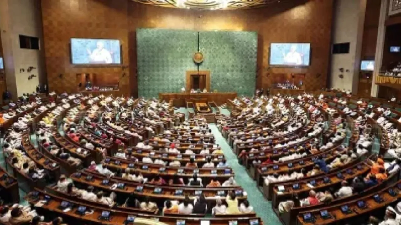  सदन में विपक्ष का हंगामा... लोकसभा में राष्ट्रपति के अभिभाषण पर ध्वनिमत से प्रस्ताव पारित, जानिए कब बोलेगें पीएम मोदी