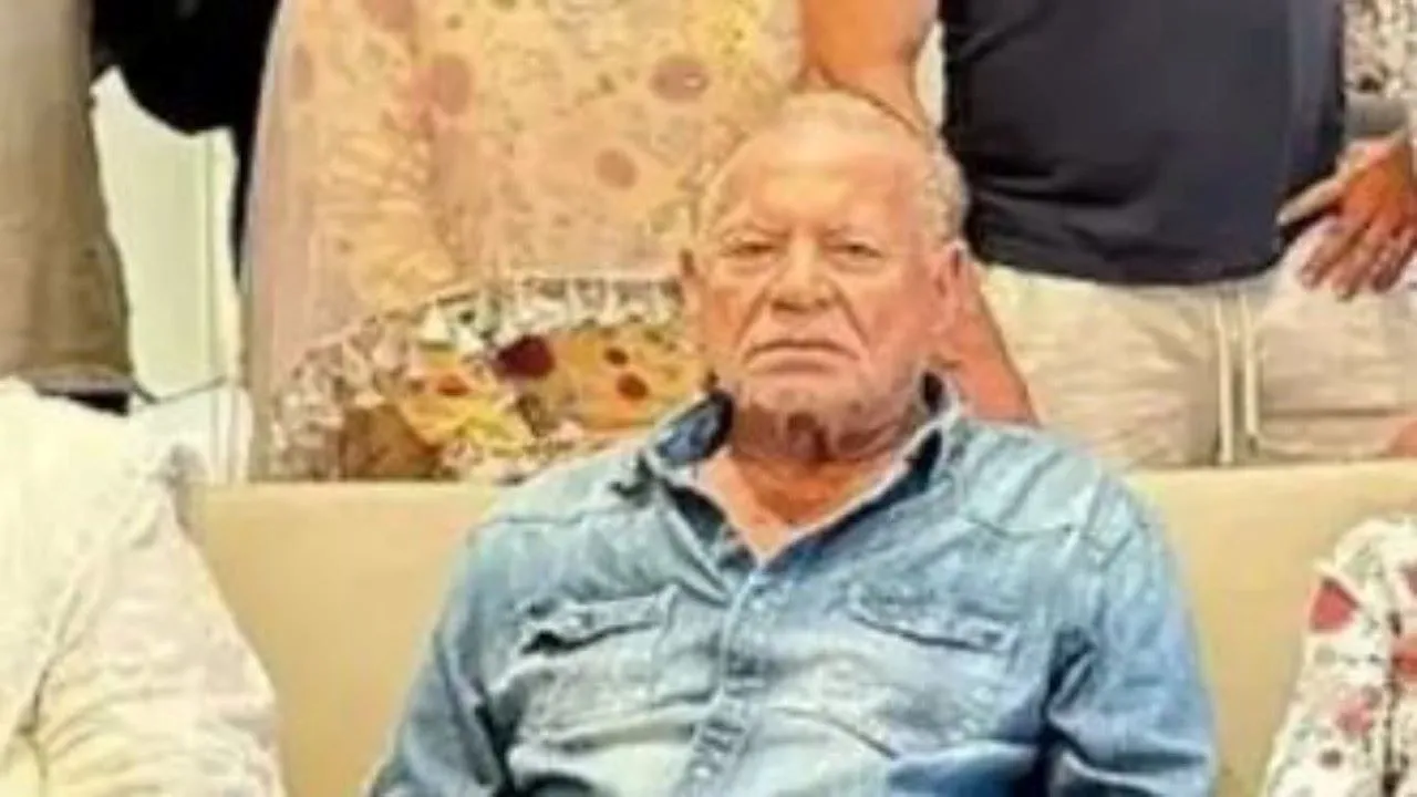  पटकथा लेखक सलीम खान मुंबई के अस्पताल में भर्ती