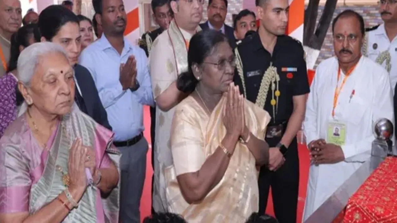राष्ट्रपति द्रौपदी मुर्मू का मथुरा दौरा : गोवर्धन के दानघाटी मंदिर में की पूजा-अर्चना, जानिए क्‍या है इसकी मान्‍यता ?