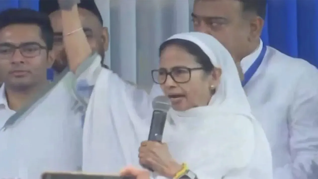 एकता में विश्वास करता है बंगाल... ईद पर नमाजियों से बोलीं ममता बनर्जी- भाजपा को मताधिकार नहीं छीनने देंगे, अंत तक लड़ेंगे