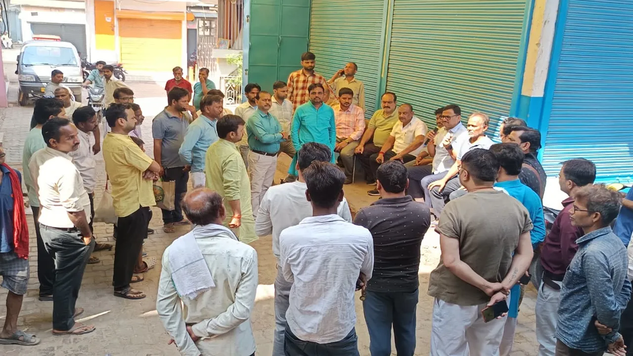 बाराबंकी : ताबड़तोड़ छापेमारी से गल्ला मंडी में हलचल, बंद रहीं दुकानें