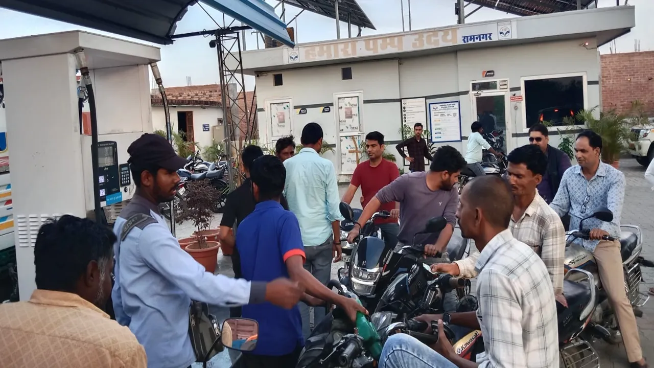बाराबंकी : पेट्रोल पंपों पर ईंधन खत्म होने से अफरातफरी, जानिए क्या बोला प्रशासन