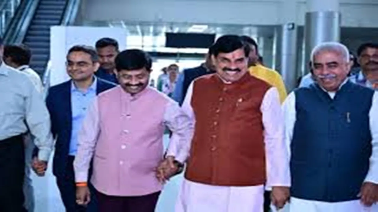 वाराणसी : काशी पहुंचे मुख्यमंत्री डॉ. मोहन यादव, एमपी-यूपी सहयोग सम्मेलन में करेंगे शिरकत