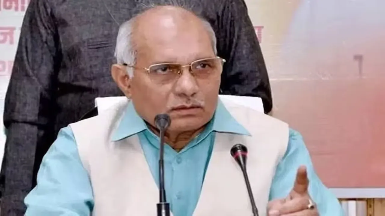 मंत्री धर्मपाल सिंह ने स्वामी अविमुक्तेश्वरानंद पर बोला हमला, कहा- 2017 से पहले UP में खुलेआम गाय कटती थी, तब शंकराचार्य कहां थे