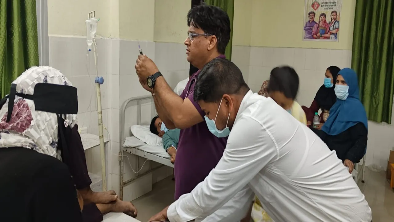 बाराबंकी : निकाह समारोह में खाना बना आफत, 30 लोग फूड प्वाइजनिंग का शिकार