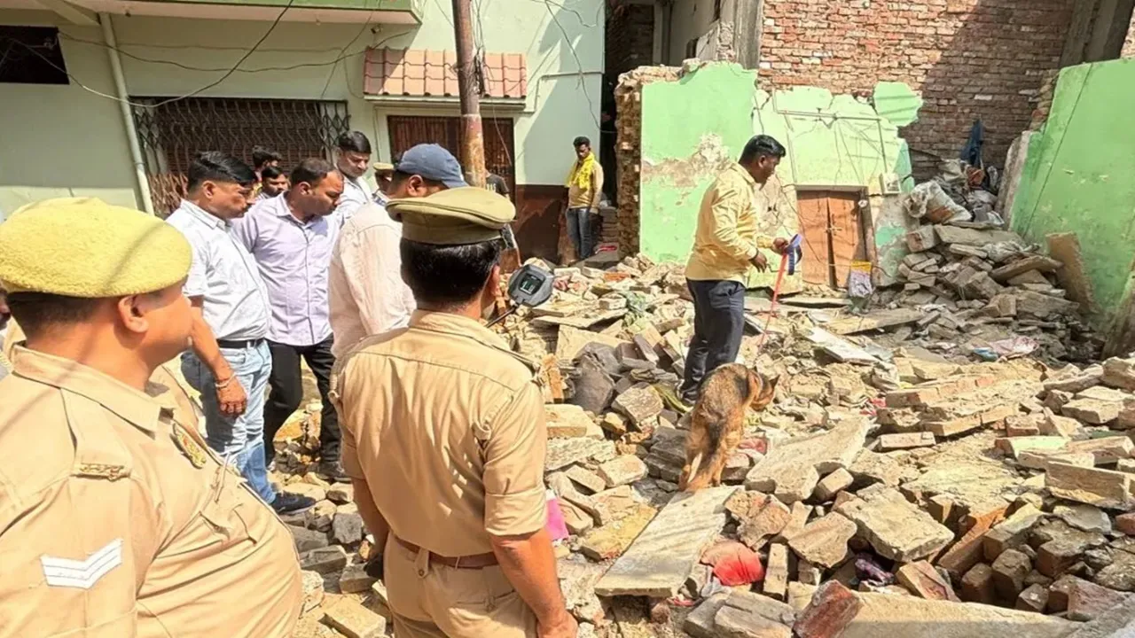 वाराणसी के मंडुआडीह में तेज धमाके से गिरा मकान, दो की मौत व दो गंभीर 