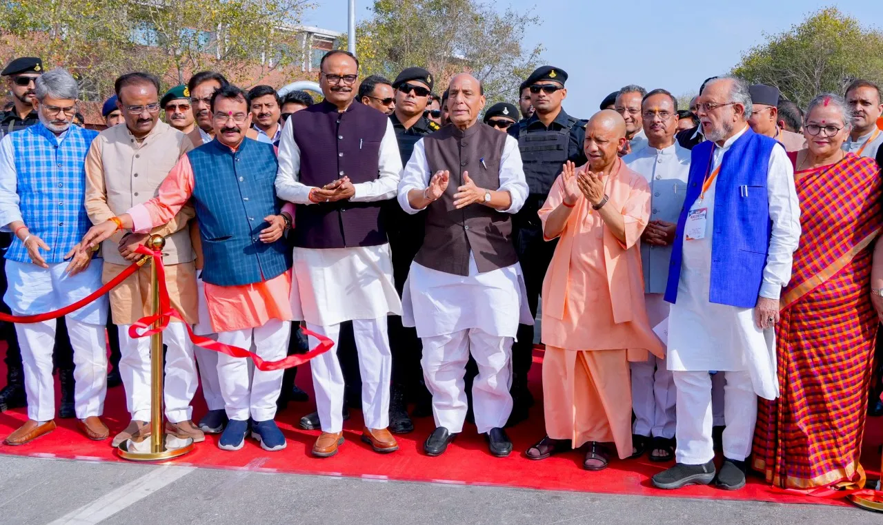   लखनऊ में ग्रीन कॉरिडोर का लोकार्पण : रक्षा मंत्री राजनाथ सिंह और CM योगी ने जनता को किया समर्पित