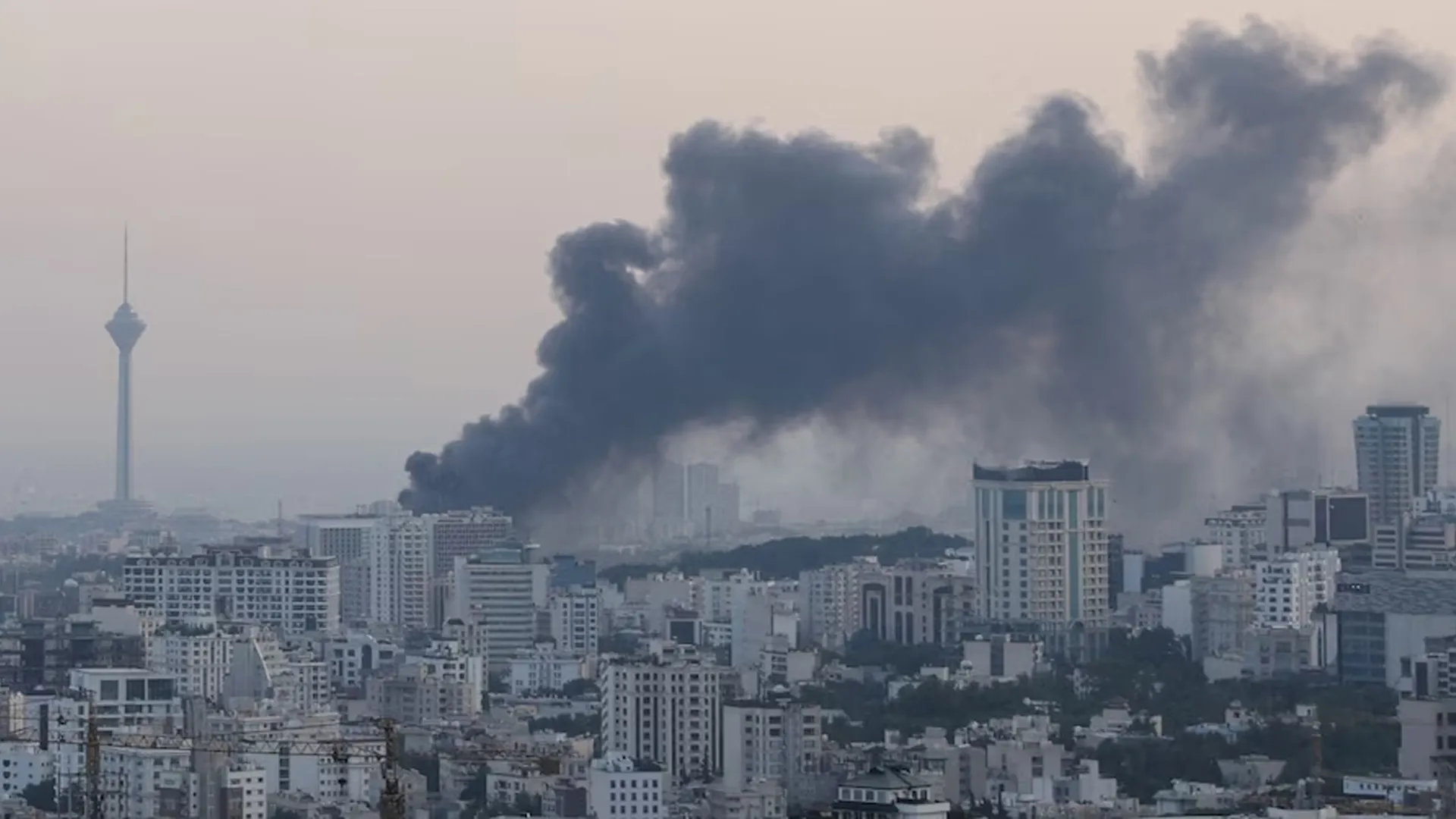 ईरान-इजरायल जंग: सऊदी अरब में अमेरिकियों को दूतावास न आने की सलाह