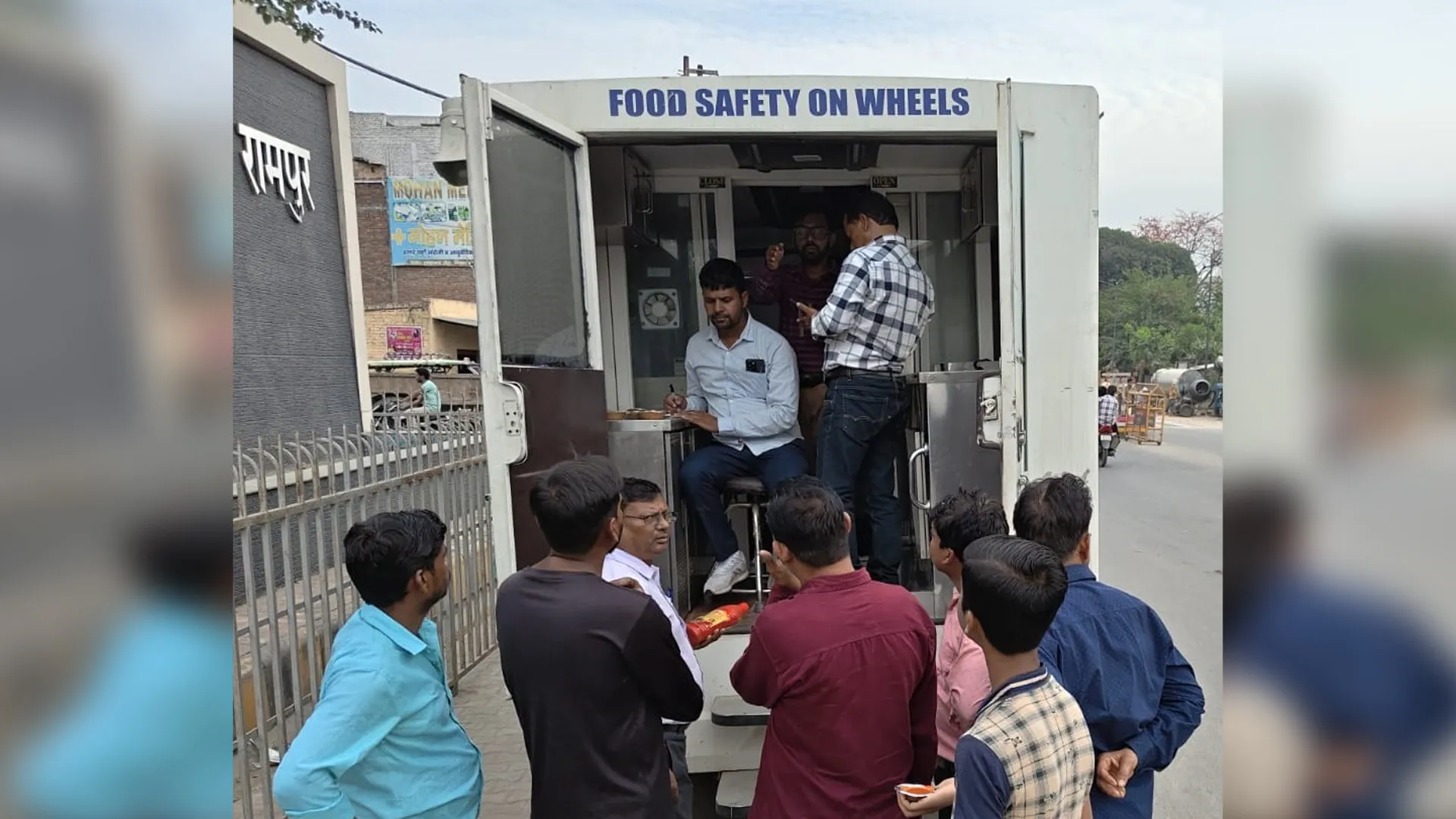 Rampur : खाद्य विभाग टीम ने 77 नमूनों की जांच में 21 संदिग्ध मिले