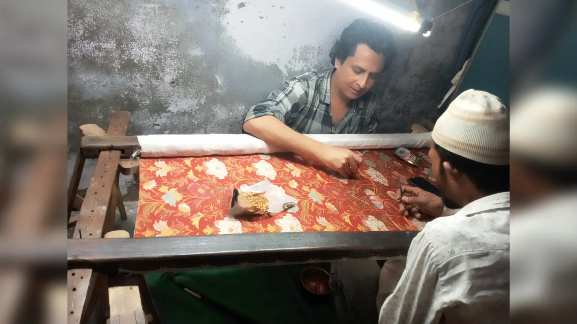 युद्ध का असर : खाड़ी देशों में जरी के काम की सप्लाई बंद