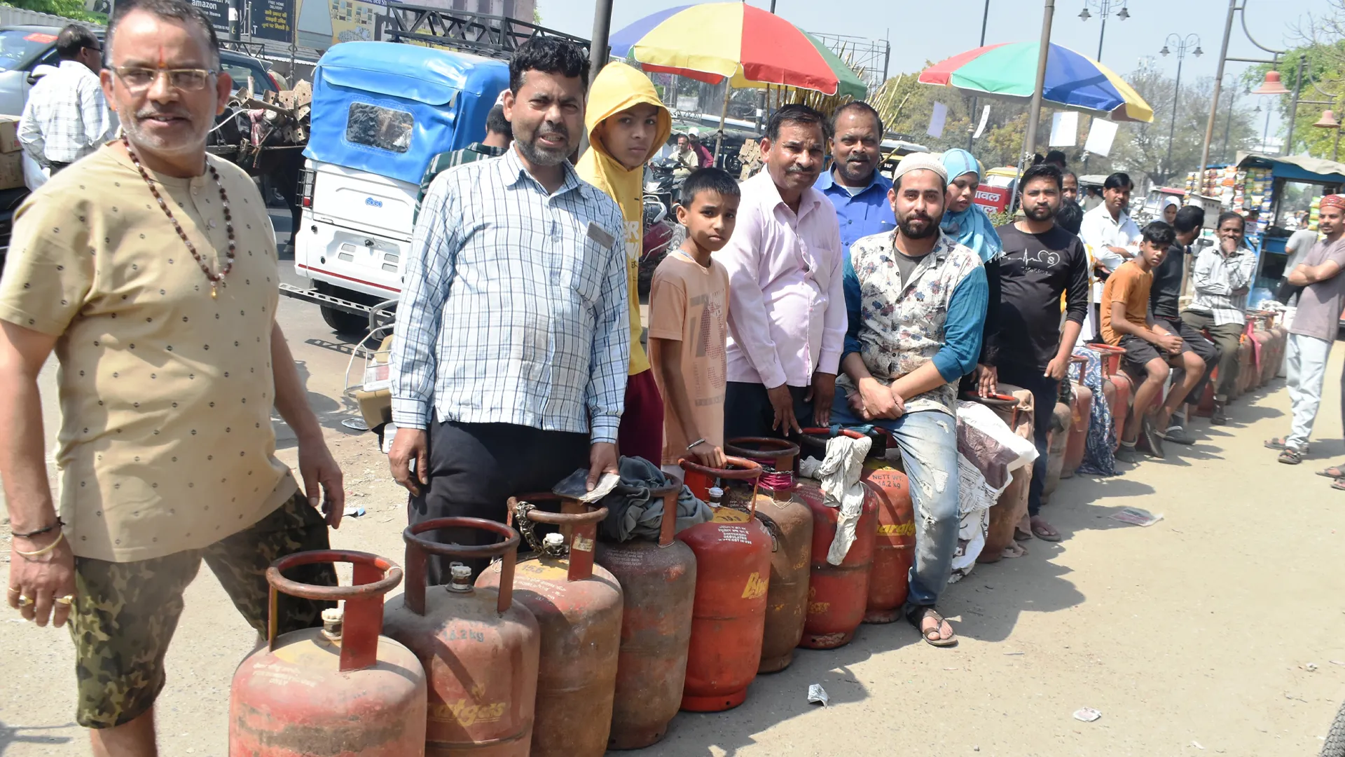 बरेली : सर्वर डाउन से गैस बुकिंग ठप, एजेंसियों पर लगी लंबी कतारें