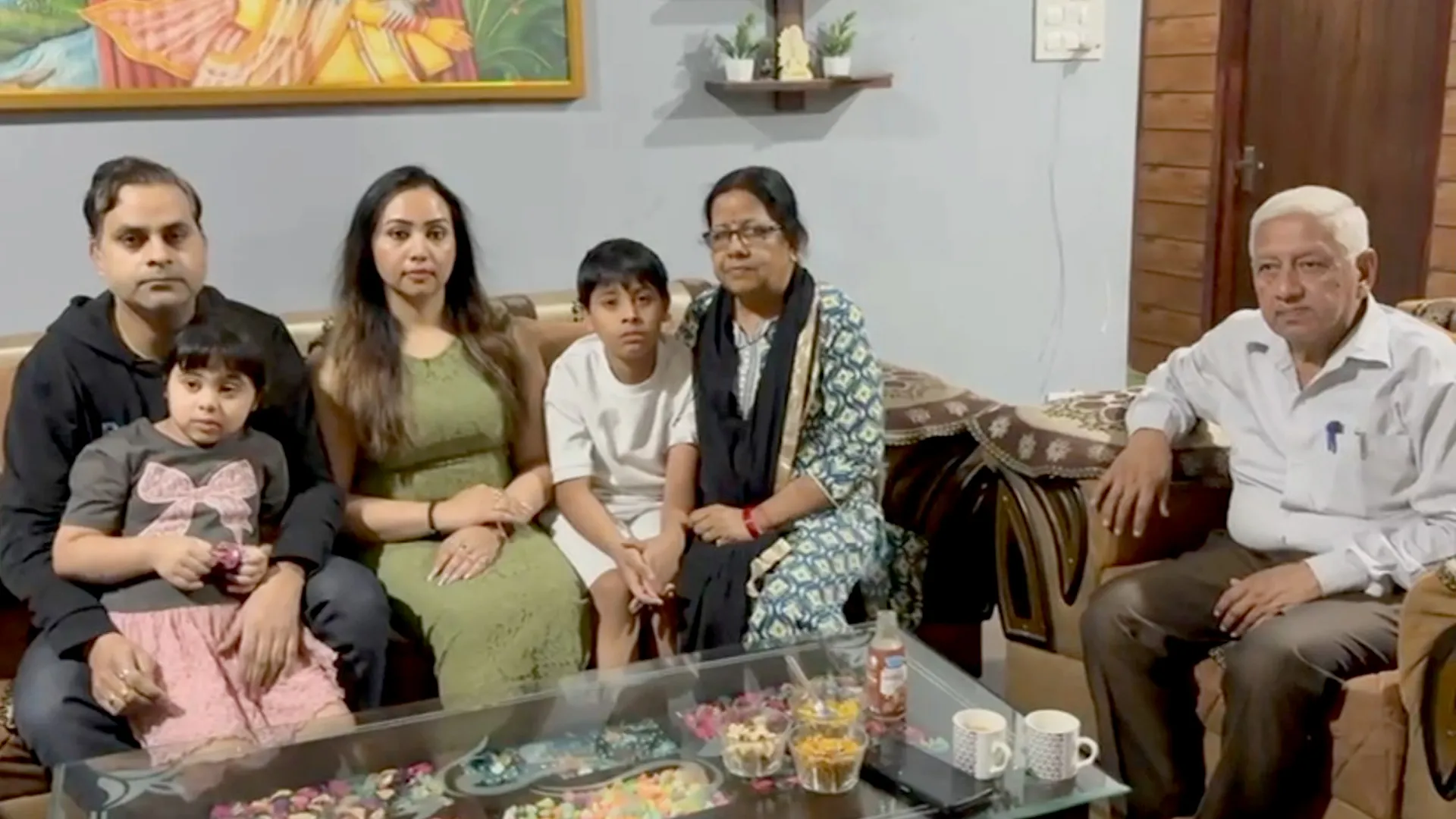 शाहजहांपुर : ड्रोन-मिसाइल हमलों के बीच 15 दिन रहकर लौटा परिवार