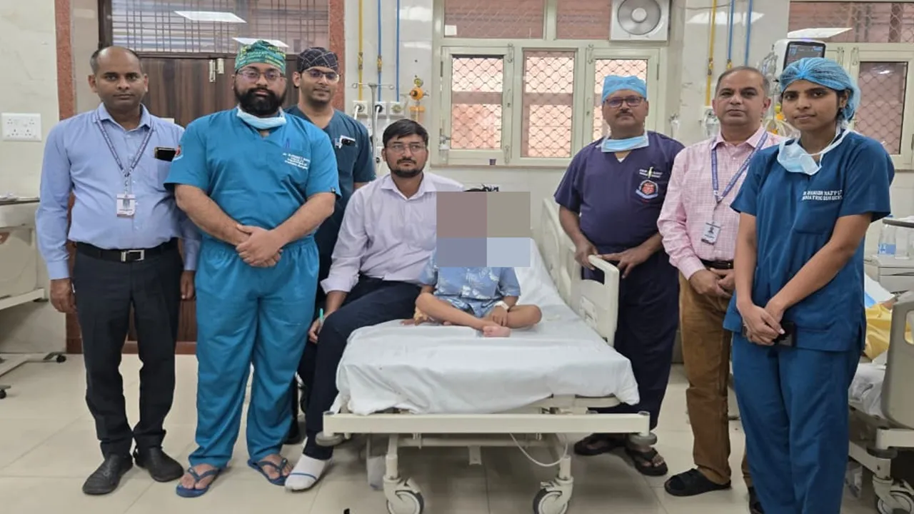 KGMU : केजीएमयू में 7 वर्षीय बच्चे की रोबोटिक सर्जरी सफल, अंडकोश में था हर्निया 