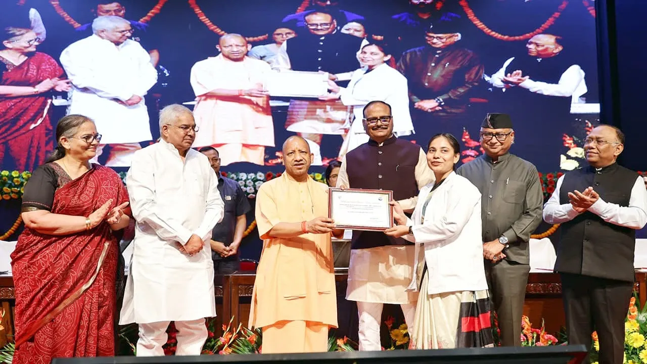 यूपी का मान बढ़ाने वाले खिलाड़ियों को मुख्यमंत्री योगी ने किया सम्मानित, रिंकू सिंह बने क्रीड़ा अधिकारी  