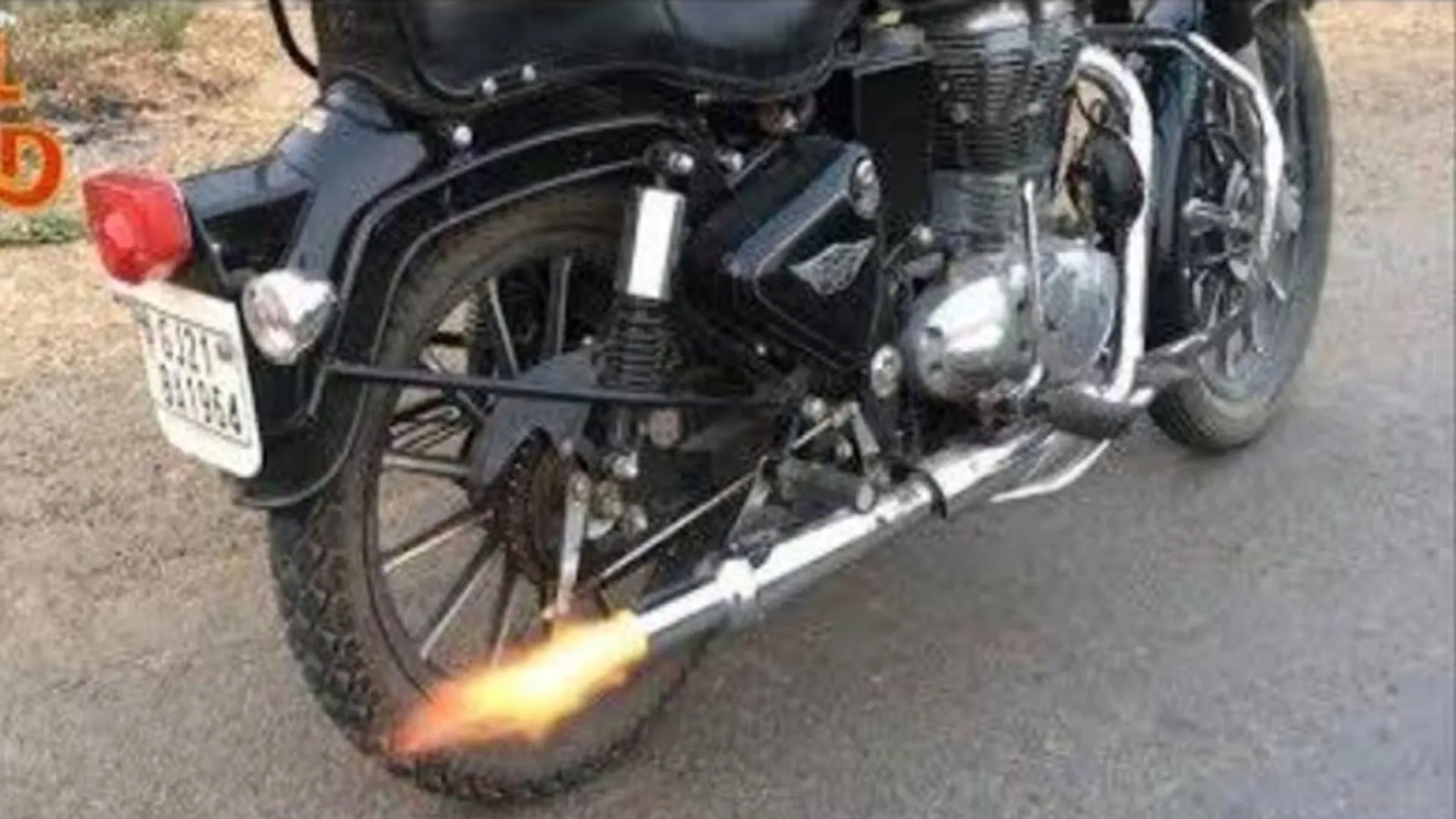 Uttrakhand: बिना नंबर की बुलेट पर हूटर, देर रात शोहदों ने मचाया आतंक