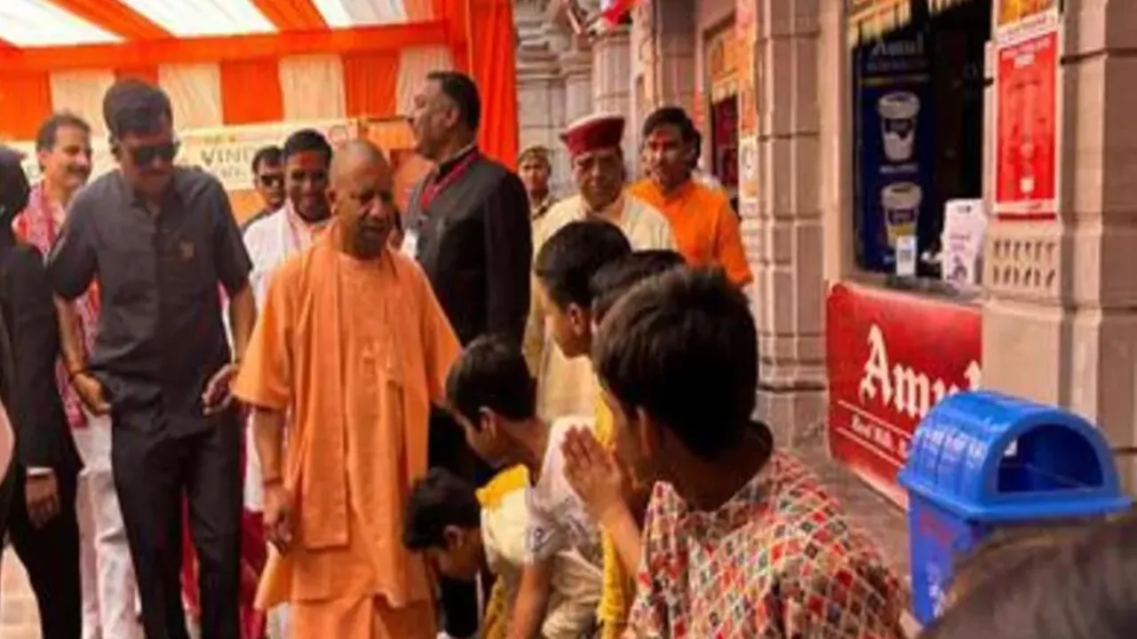 विंध्यधाम पहुंचे सीएम योगी : मां विंध्यवासिनी के दरबार में लगाई हाजिरी, नवरात्र मेले की तैयारियों का लिया जायजा 