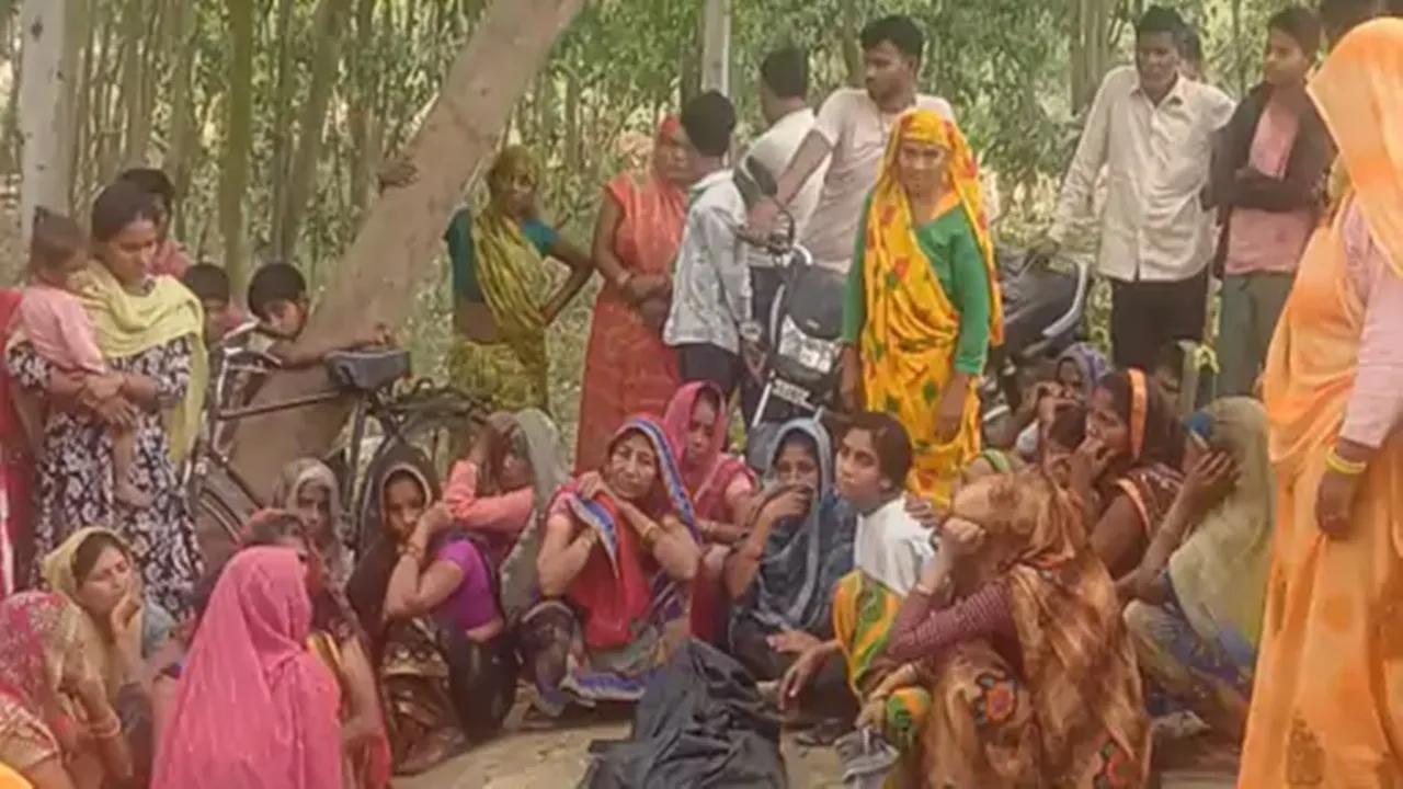 सीतापुर : खेत में मिला महिला का शव, युवक पर लगा हत्या का आरोप, फंदा लगाकर आरोपी ने दी जान 