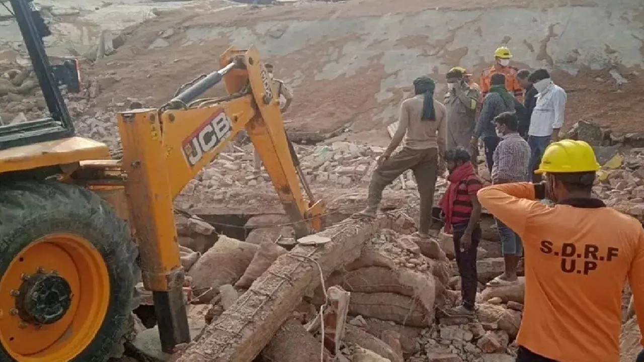प्रयागराज के फाफामऊ में बड़ा हादसा : सपा के पूर्व विधायक का कोल्ड स्टोरेज ढहा, कई लोग के मरने की आशंका, रेस्क्यू जारी  