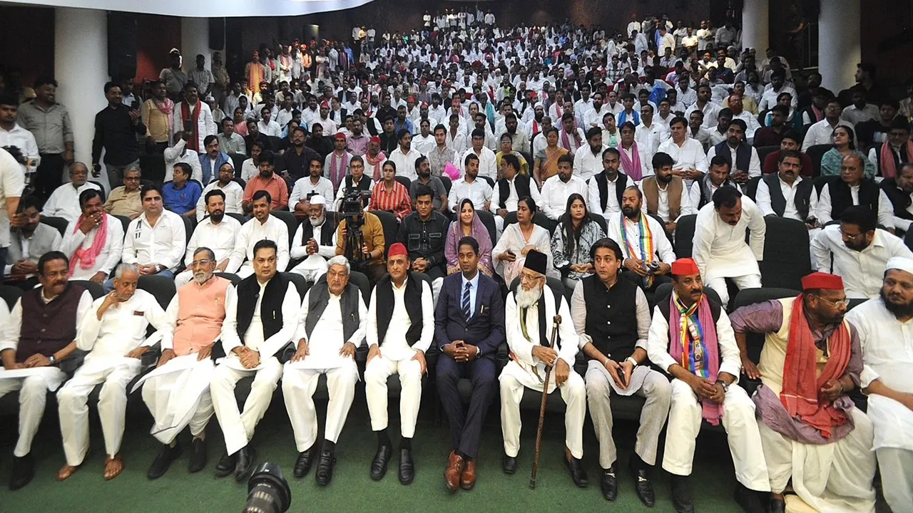 सपा कार्यालय पर होली-ईद मिलन सौहार्द समारोह, अखिलेश यादव की मौजूदगी में जश्न 