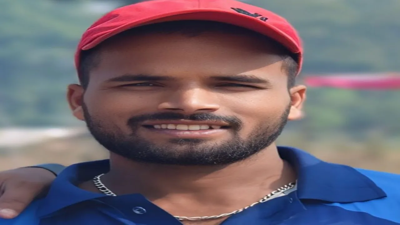 प्रतापगढ़ : ई रिक्शा चालक कृष्णा सरोज का आईपीएल में चयन, परिजनों ने जताई खुशी