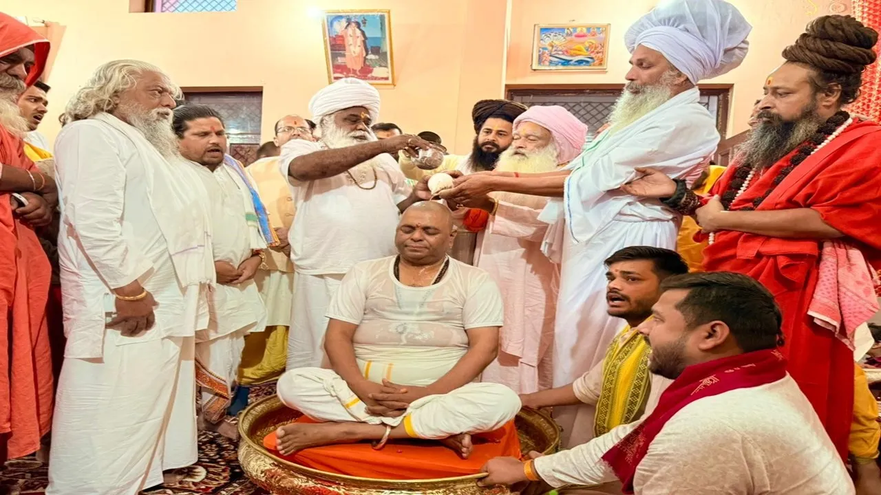 कानपुर : मिश्री मठ के परमाध्यक्ष करौली शंकर महादेव बने महामंडलेश्वर, भव्य उत्सव में हुआ पट्टाभिषेक 