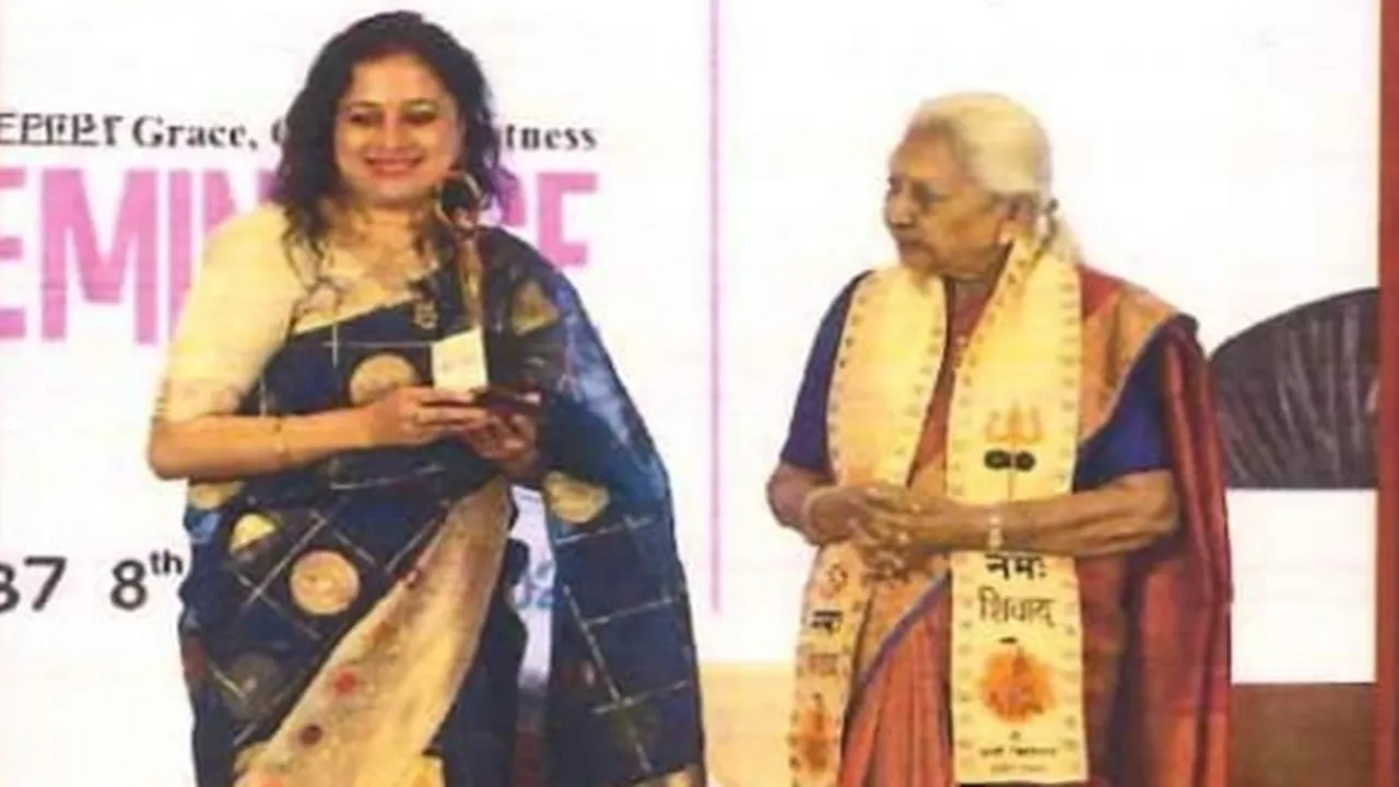 बाराबंकी : प्रो चांसलर ई. पूजा अग्रवाल को राज्यपाल ने किया सम्मानित