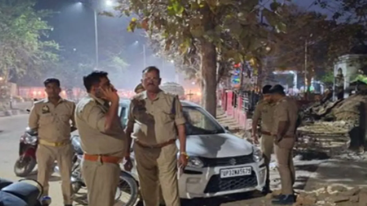 फायरिंग से दहला उठा गोंडा का वीआईपी जोन : डीएम आवास के सामने AAP नेता के बेटे को मारी गोली, हालत गंभीर