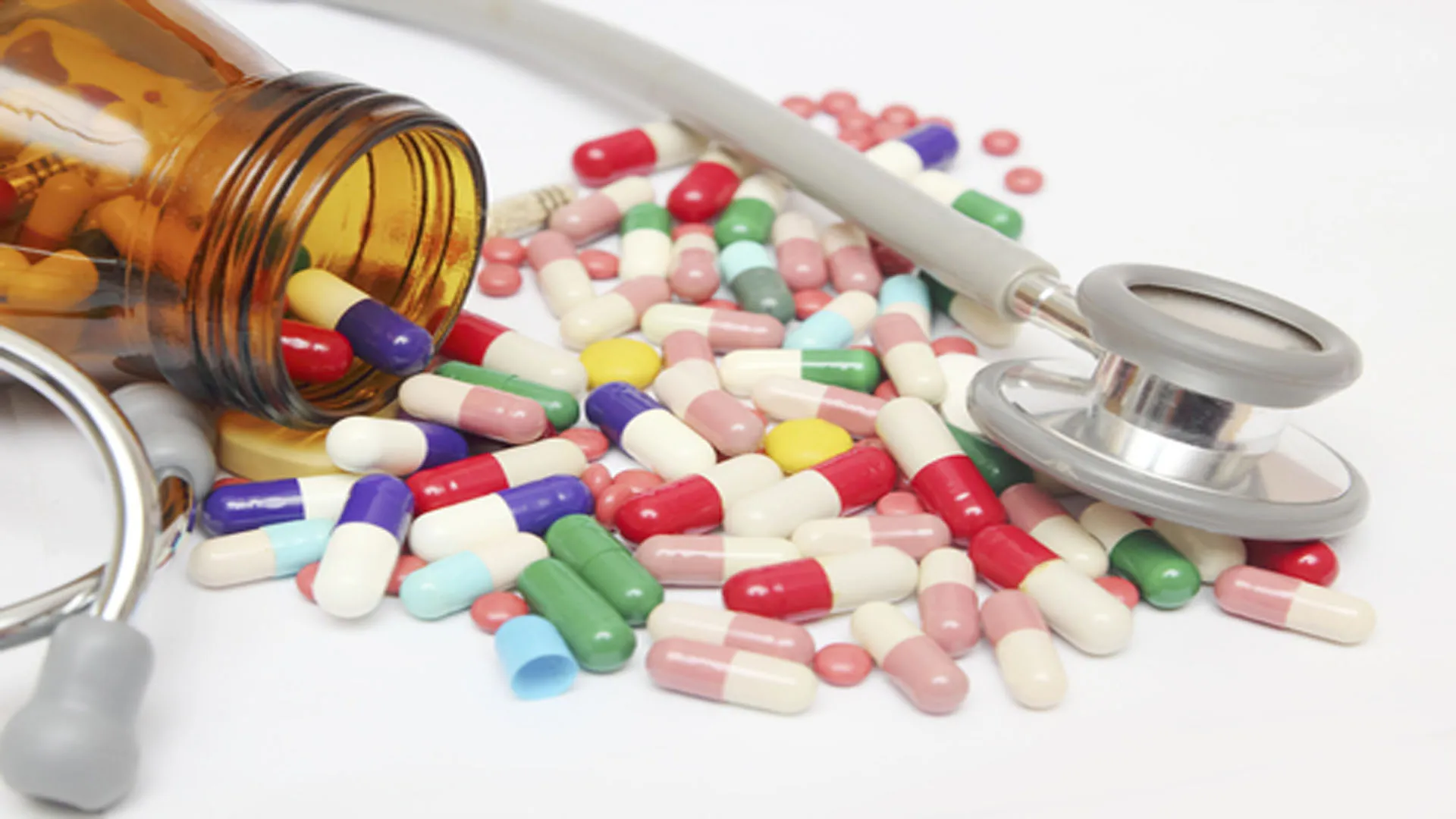 Moradabad: जेनेरिक दवा लिखने से परहेज कर रहे निजी डॉक्टर, महंगी दवाएं खरीदना मजबूरी