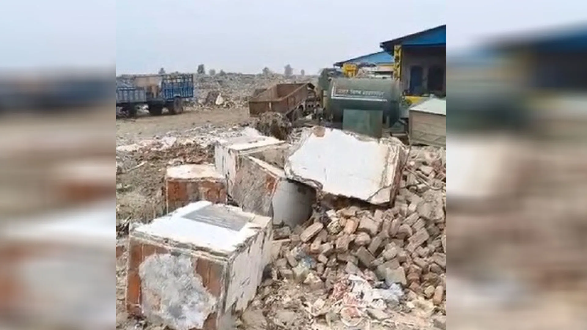 UP: शहीदों की प्रतिमाओं पर चला बुलडोजर, नगर निगम की कार्रवाई फैला आक्रोश