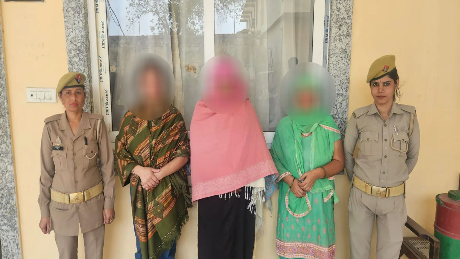 Bareilly: नाबालिग के जिस्म का होटल में होता था सौदा, तीन महिलाओं समेत चार गिरफ्तार 