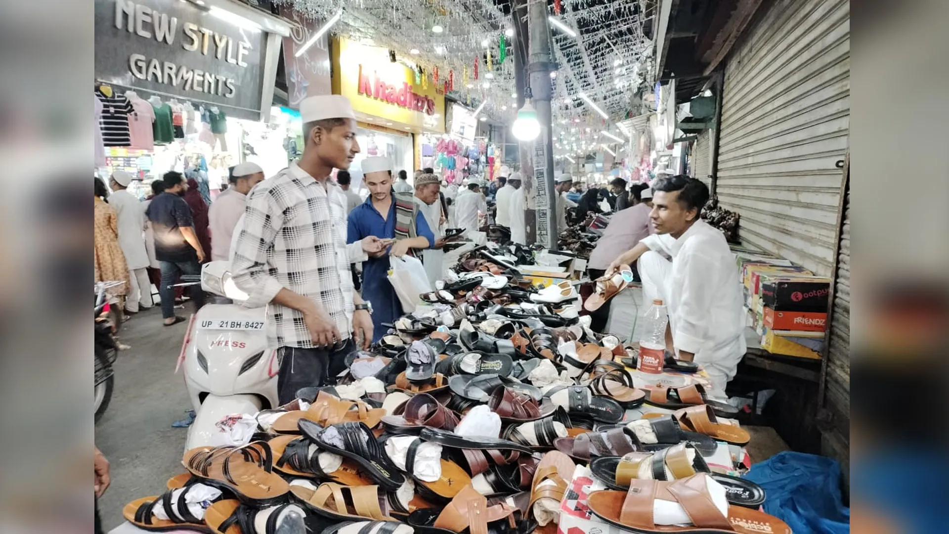 Moradabad:रमजान के आखिरी दिनों में इबादत के साथ बाजारों में बढ़ी रौनक