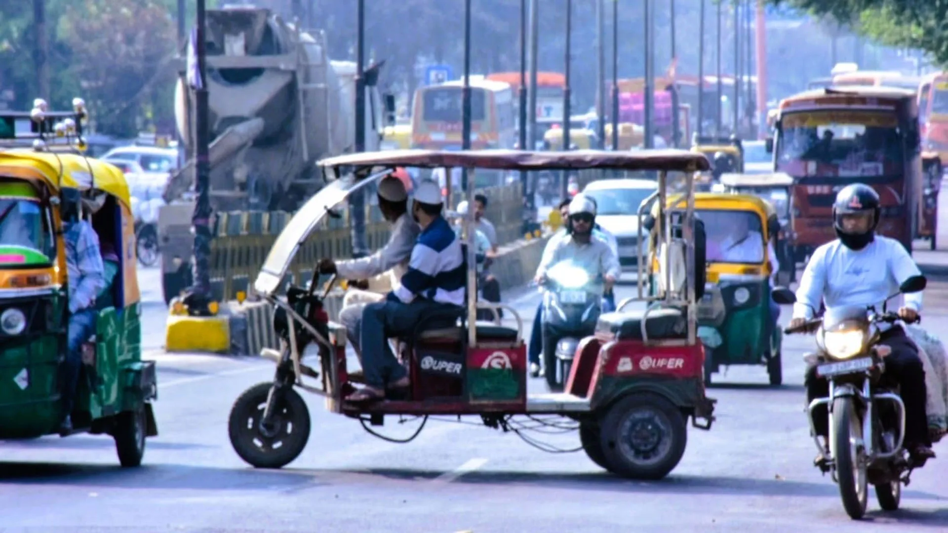 Moradabad: ई-रिक्शा की बढ़ती संख्या पर अंकुश नहीं, मनमानी से यातायात व्यवस्था चरमराई