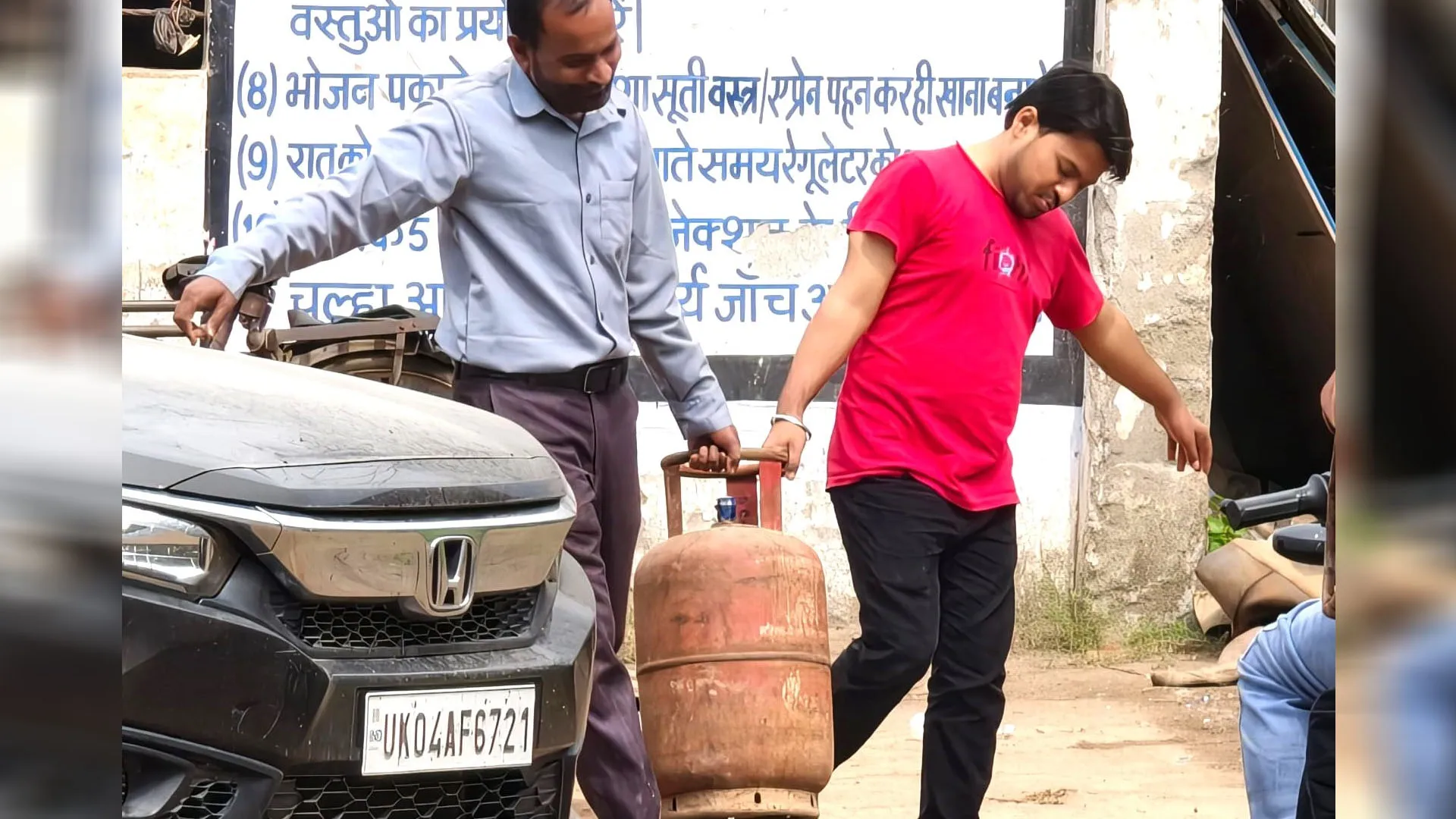 UP: कमर्शियल गैस की बिक्री को मिली हरी झंडी, जंग के चलते लगी थी रोक