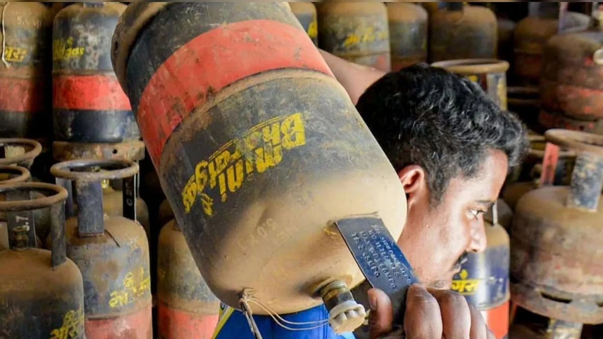 Bareilly : एलपीजी सिलेंडर के बिना कैटरर्स कारोबार चौपट...ऑर्डर हो रहे निरस्त 