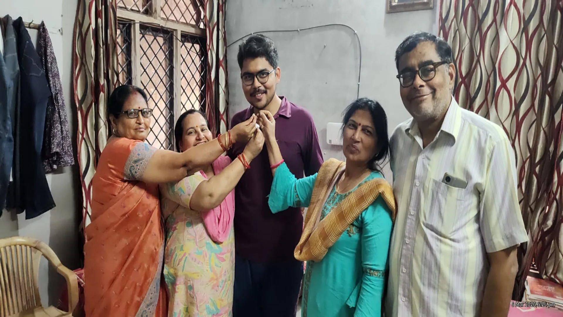 Bareilly : पांचवें प्रयास में उत्कर्ष ने प्राप्त की 337 वीं रैंक, घर पर लगा बधाई देने वालों का तांता