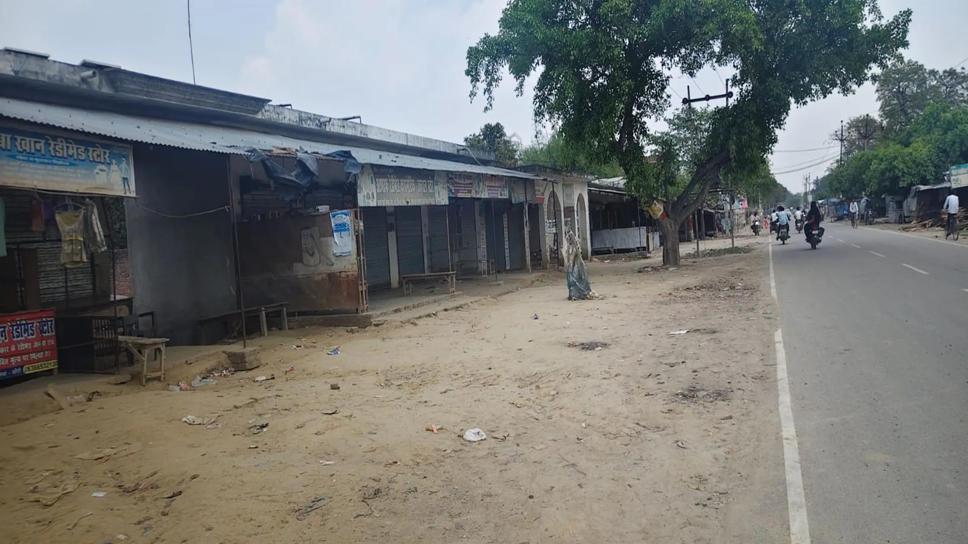 UP: दूसरे दिन भी बाजार बंद, ई-रिक्शा और बाइक की भिड़ंत के बाद मारपीट से शुरू हुआ था बवाल 