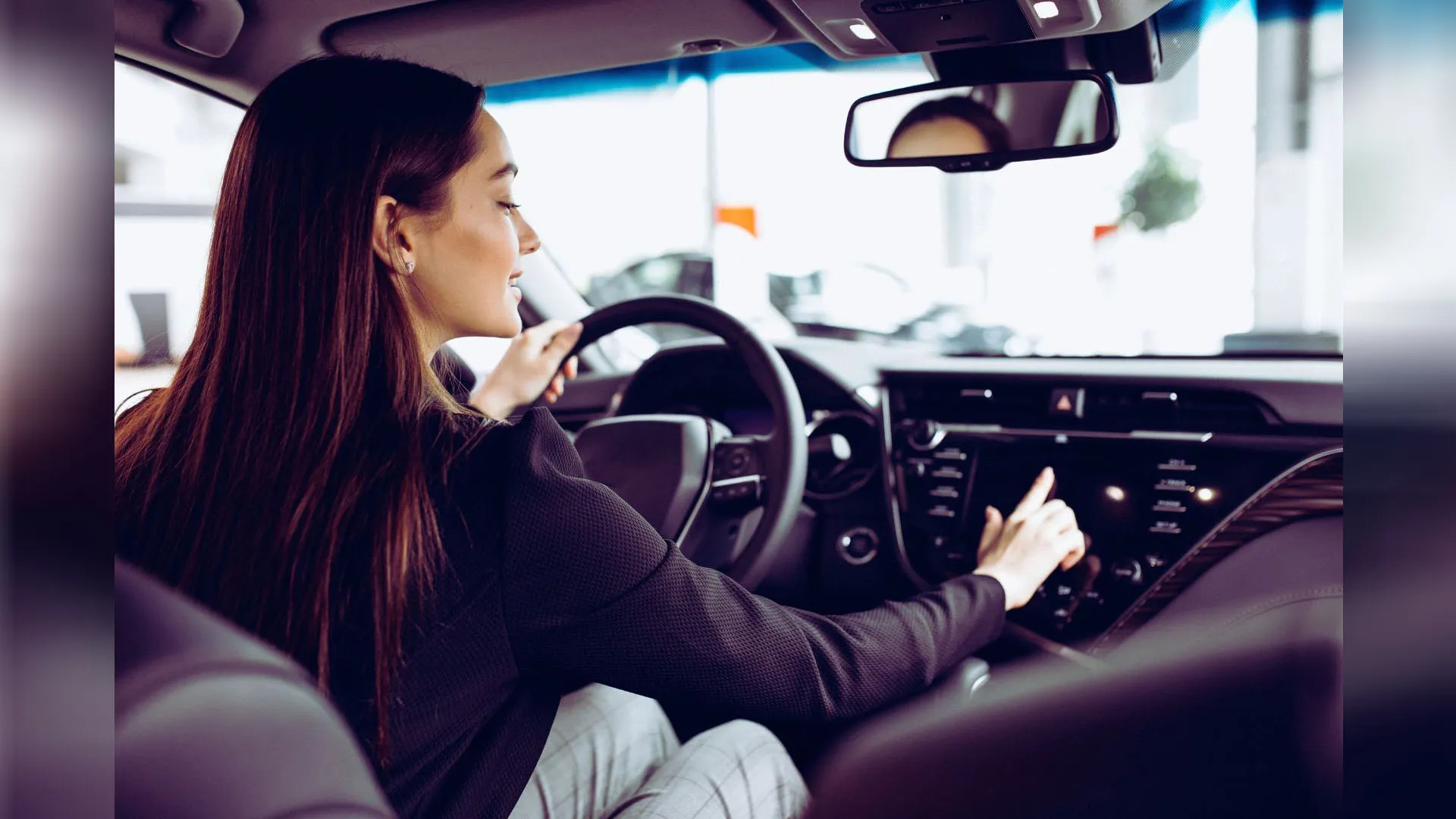 Bareilly : पीछे बैठने वाली नहीं...अब खुद ड्राइवर बनी नारी शक्ति