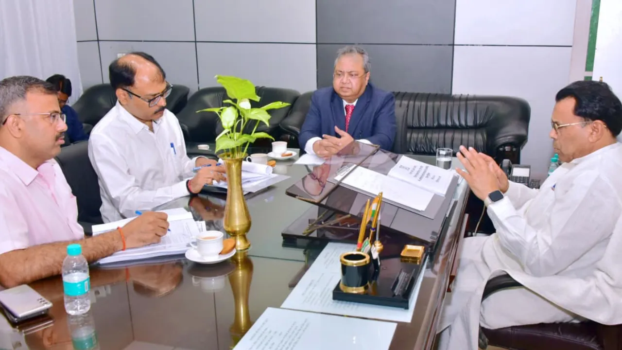 दिव्यांगजन और पिछड़ा वर्ग के सशक्तीकरण को सर्वोच्च प्राथमिकता, नरेन्द्र कश्यप ने दी बैठक में सख्त निर्देश