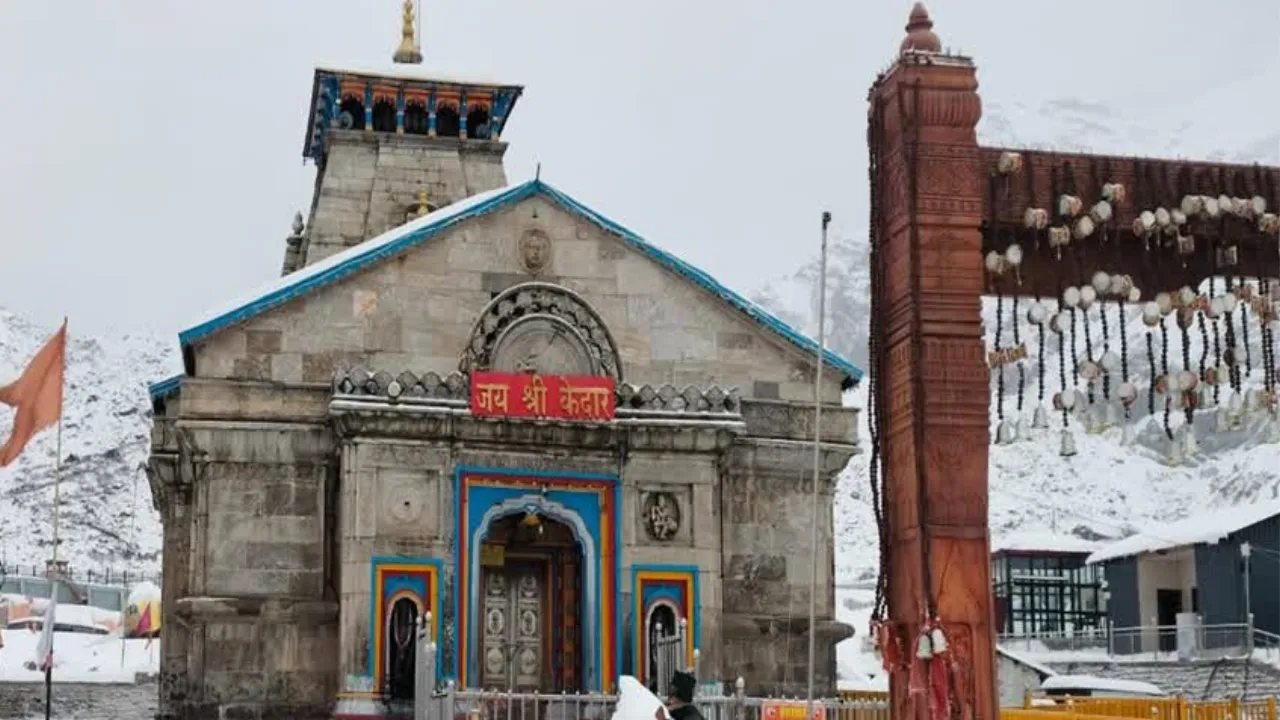 केदारनाथ धाम में बर्फ की चादर के बीच सुरक्षा चाक-चौबंद: पुलिस-ITBP जवान शून्य से नीचे तापमान में भी अडिग