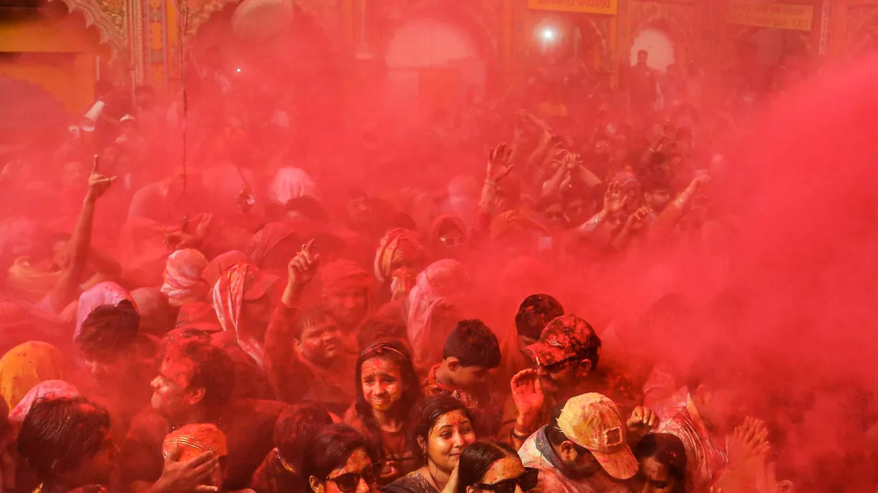 Holi Alert: केमिकल रंगों से बचें, हर्बल गुलाल अपनाएं... सुरक्षित होली के लिए डॉक्टर ने दी अहम सलाह 
