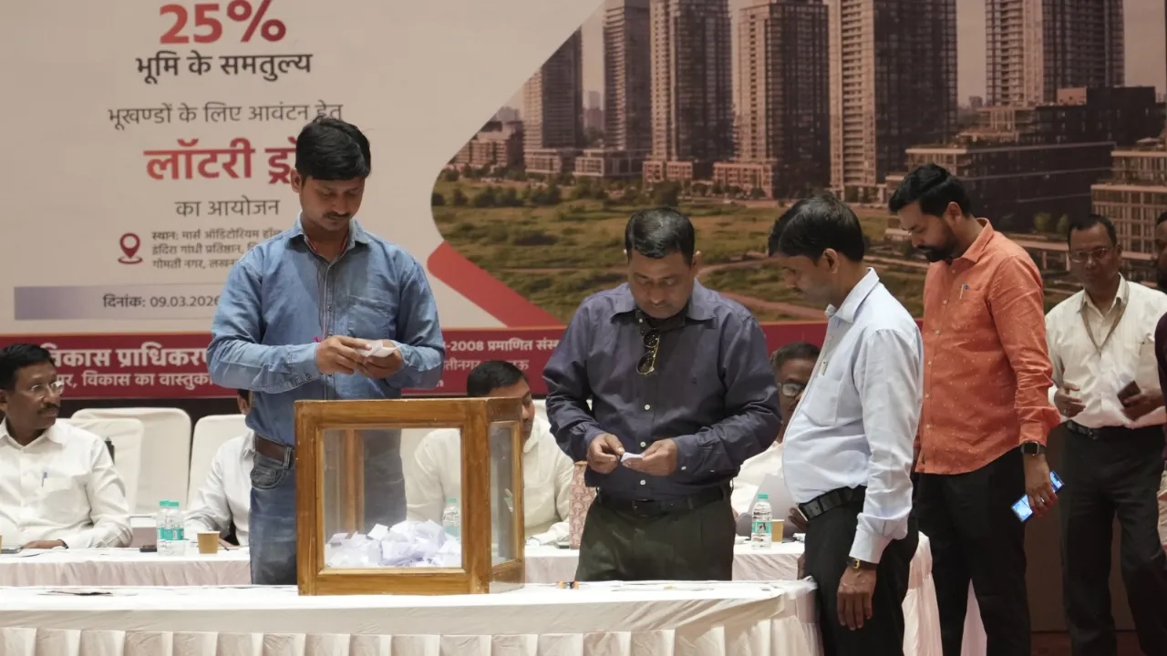 आईटी सिटी में 350 किसानों का मिले भूखंड, LDA ने इंदिरा गांधी प्रतिष्ठान में कराया लॉटरी ड्रा