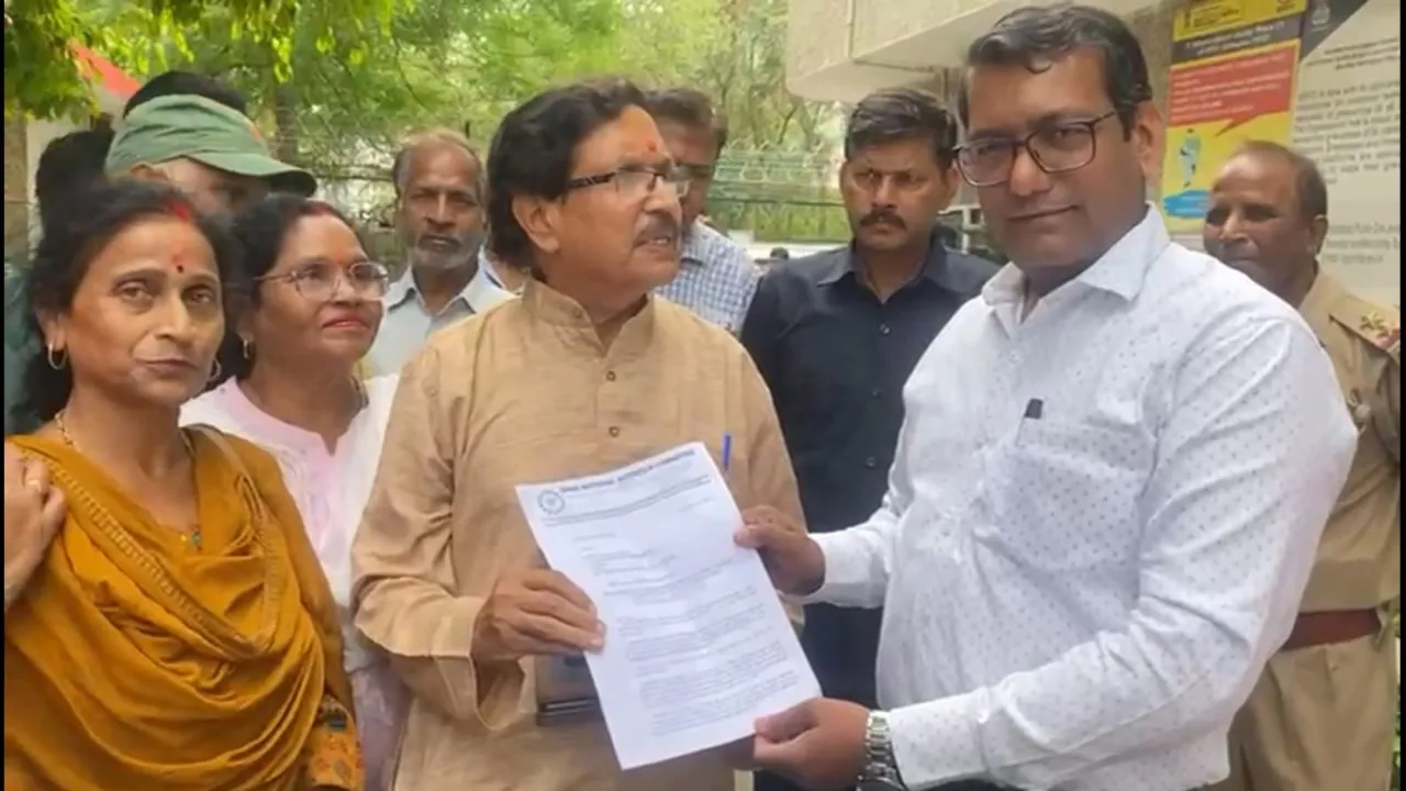 EPS-95 राष्ट्रीय संघर्ष समिति ने 7500 रुपये मासिक पेंशन की उठाई मांग, किया प्रदर्शन